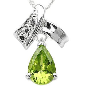 Peridot-Anhänger in Silber gefasst.